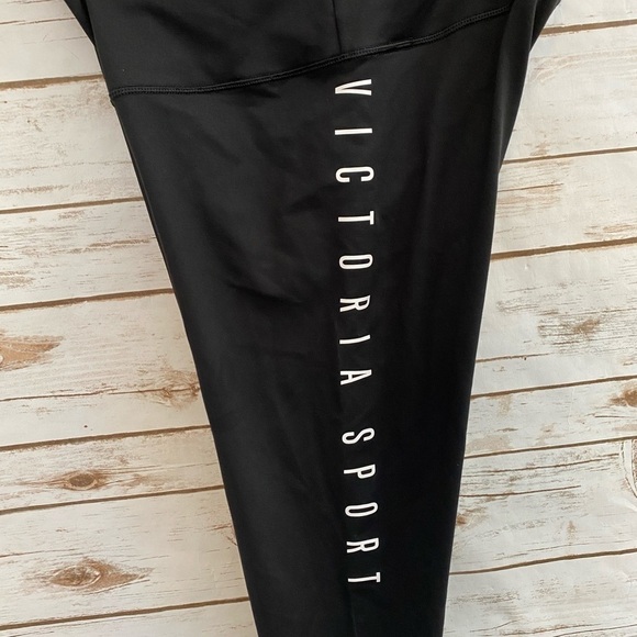 Victoria’s Secret Black & White Workout Leggings - Picture 5 of 5
